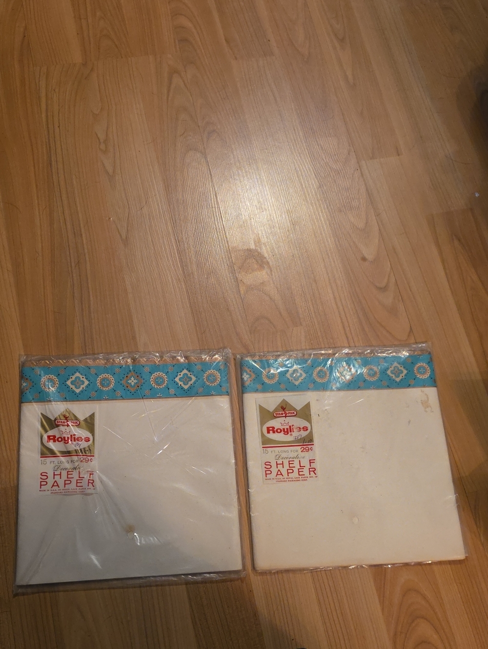 Roylies Vintage Shelf Paper - White with Blue Decorative Border (2 Packs)